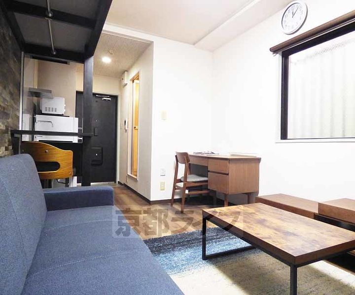 京都府京都市右京区谷口唐田ノ内町の賃貸マンションの居間