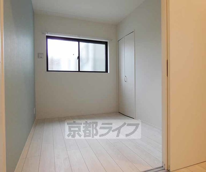 フォワード伏見稲荷301の居間