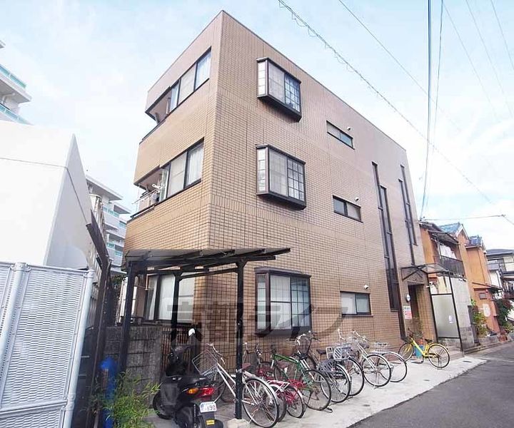 京都府京都市右京区西京極徳大寺団子田町の賃貸アパートの外観