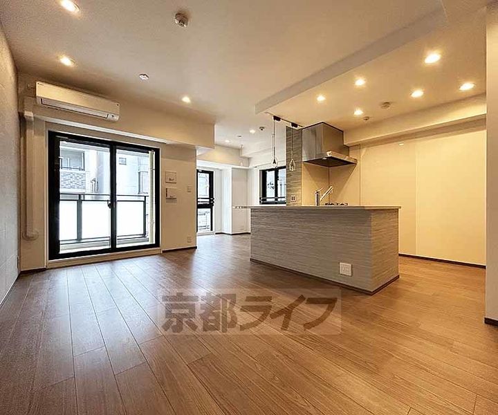 京都府京都市中京区池須町の賃貸マンションの居間