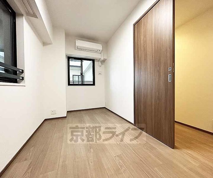 京都府京都市中京区池須町の賃貸マンションの居間