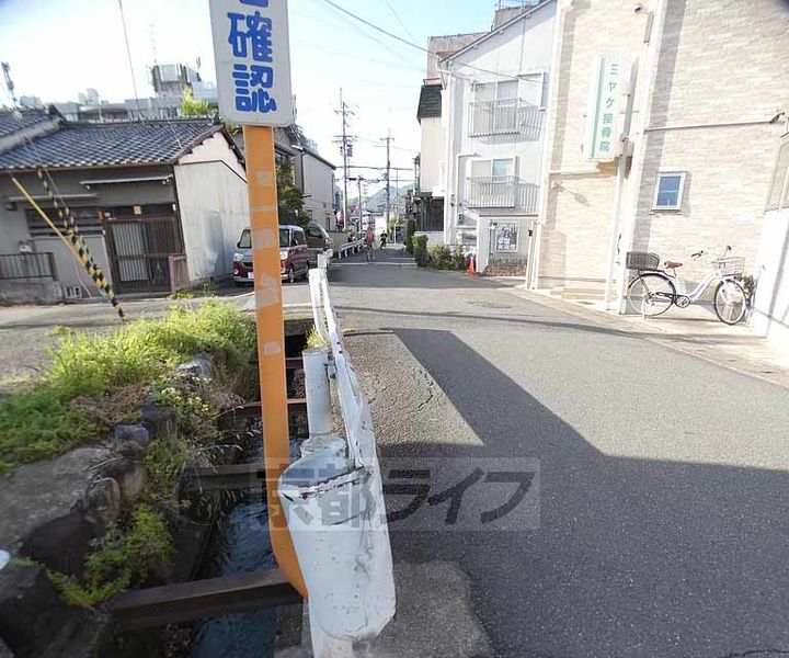 京都府京都市右京区嵯峨野芝野町の賃貸アパートの周辺