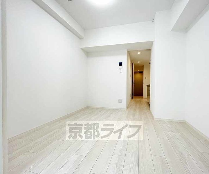 京都府京都市中京区柳馬場通三条下る槌屋町の賃貸マンションの居間