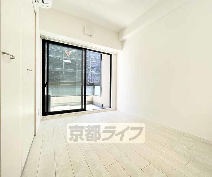 京都府京都市中京区柳馬場通三条下る槌屋町の賃貸マンションの居間