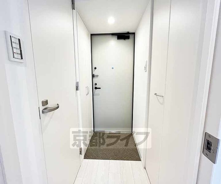 京都府京都市中京区柳馬場通三条下る槌屋町の賃貸マンションの玄関
