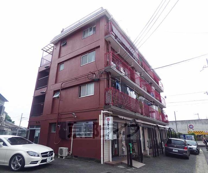京都府京都市右京区嵯峨野清水町の賃貸マンションの外観
