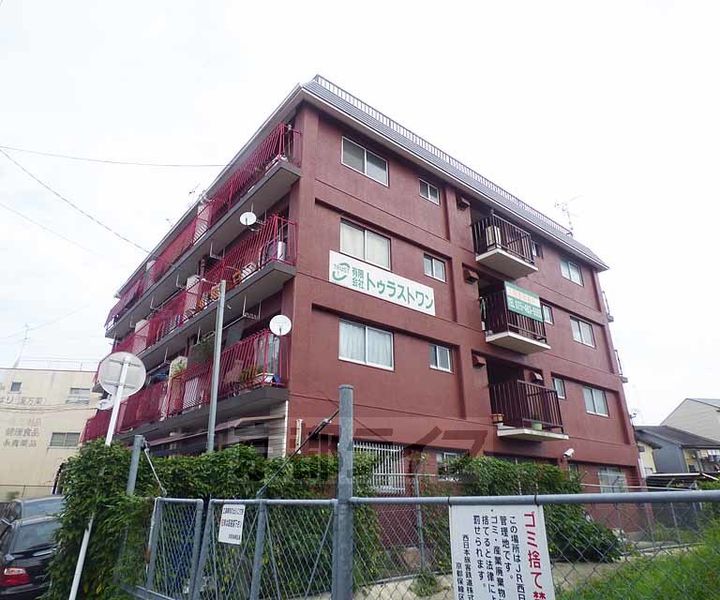 京都府京都市右京区嵯峨野清水町の賃貸マンションの外観