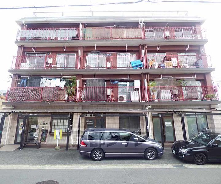 京都府京都市右京区嵯峨野清水町の賃貸マンションの外観