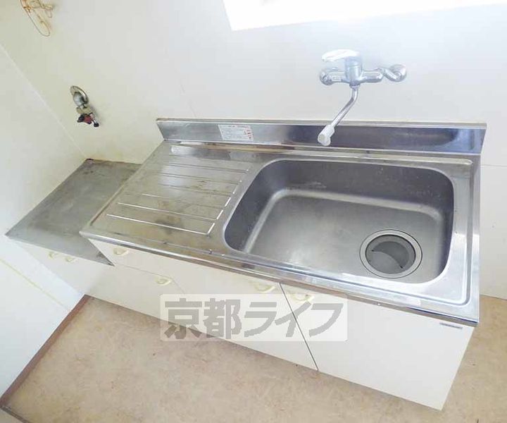 京都府京都市右京区嵯峨野清水町の賃貸マンションのキッチン