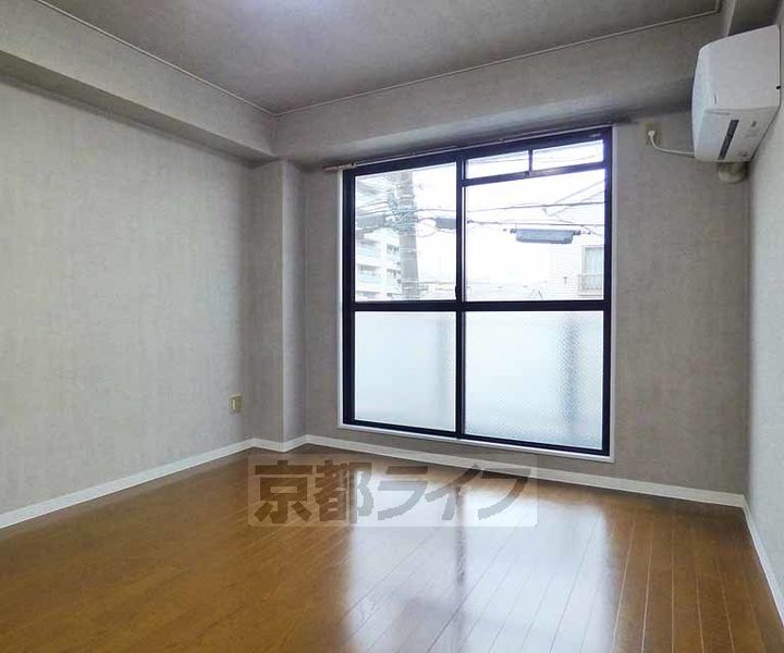 未麗西京極403の居間