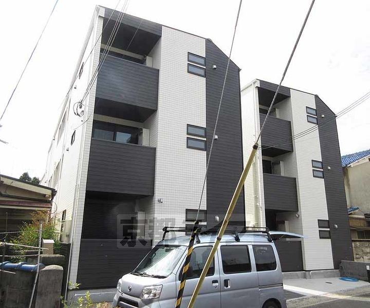 京都府京都市山科区西野山中臣町の賃貸アパートの外観