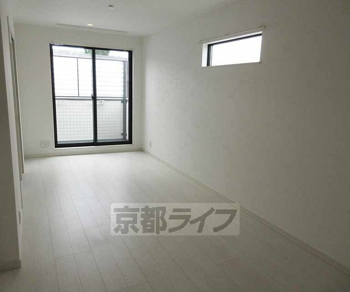 京都府京都市山科区西野山中臣町の賃貸アパートの居間