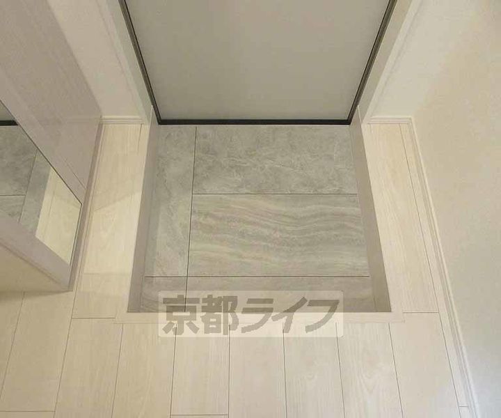 京都府京都市山科区音羽千本町の賃貸アパートの玄関