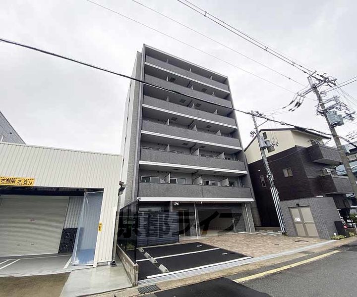 京都府京都市右京区西京極東側町の賃貸マンションの外観
