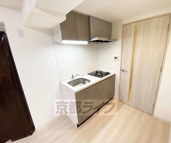 京都府京都市右京区西京極東側町の賃貸マンションのキッチン