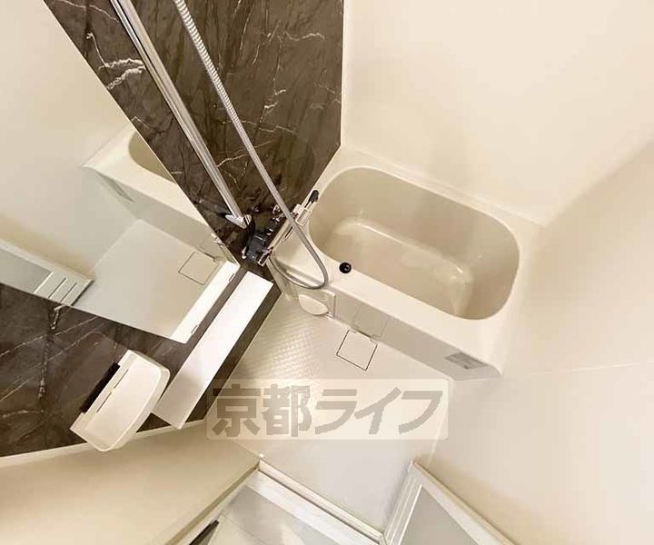 京都府京都市右京区西京極東側町の賃貸マンションの風呂
