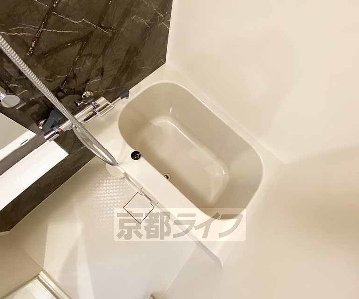 京都府京都市右京区西京極東側町の賃貸マンションの風呂