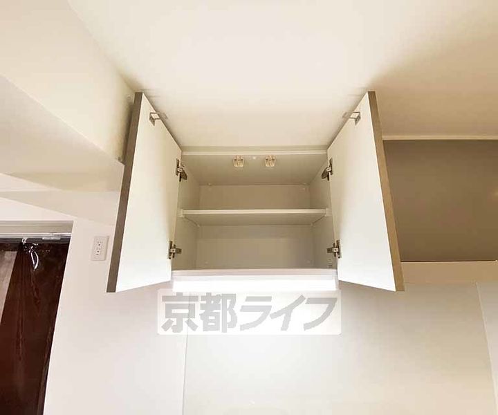 京都府京都市右京区西京極東側町の賃貸マンションのキッチン