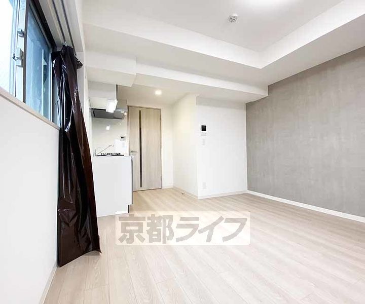 京都府京都市右京区西京極東側町の賃貸マンションの居間