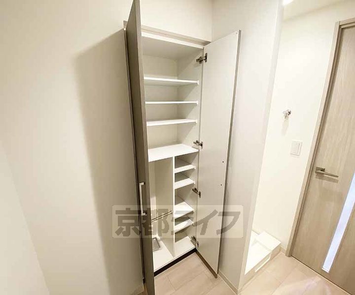 京都府京都市右京区西京極東側町の賃貸マンションの内装