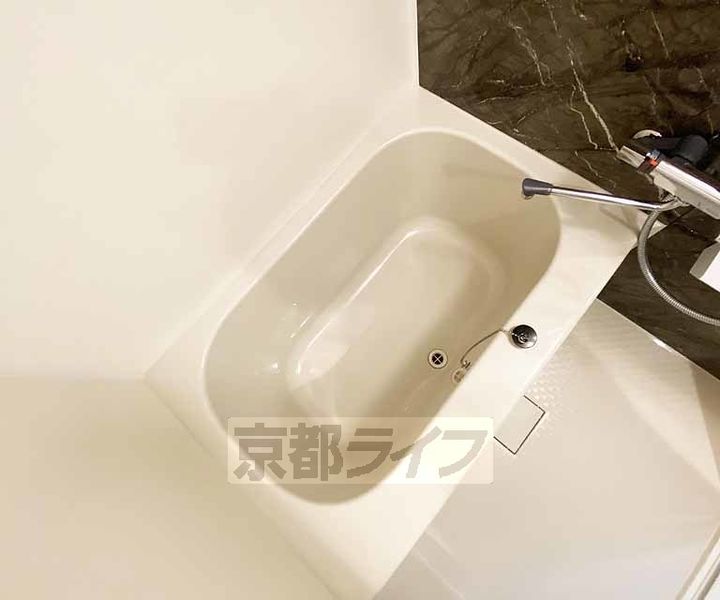 京都府京都市右京区西京極東側町の賃貸マンションの風呂