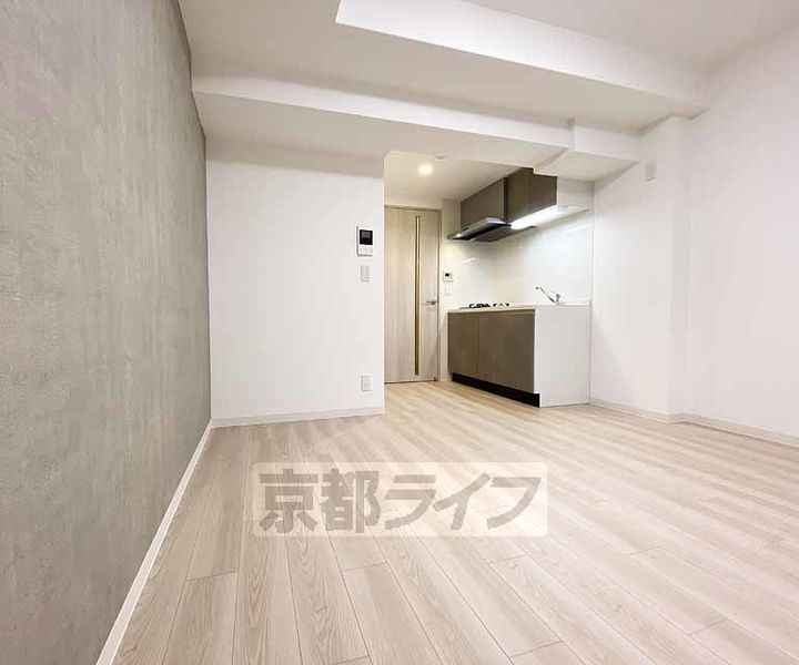京都府京都市右京区西京極東側町の賃貸マンションの居間