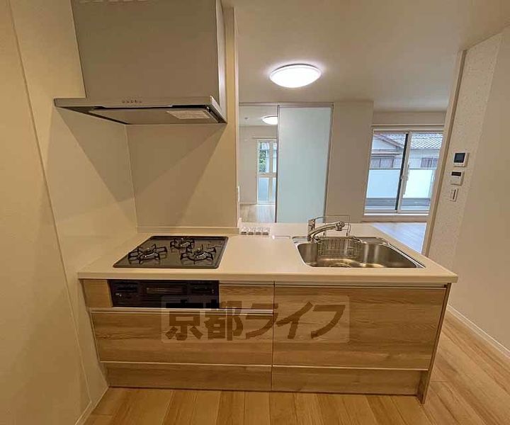 京都府京都市西京区嵐山中尾下町の賃貸アパートのキッチン