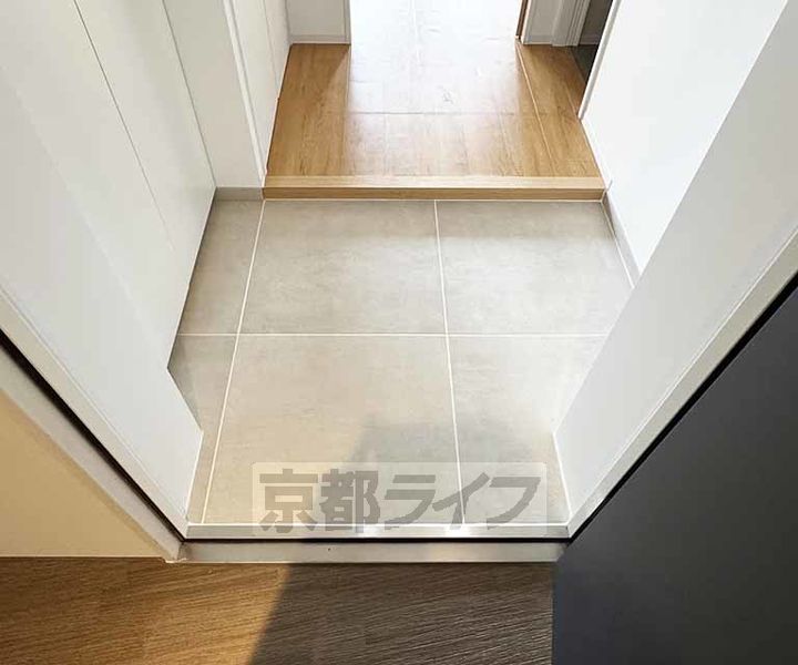 インサイトルポ山科新十条の玄関