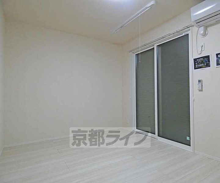 京都府京都市北区西賀茂井ノ口町の賃貸アパートの居間