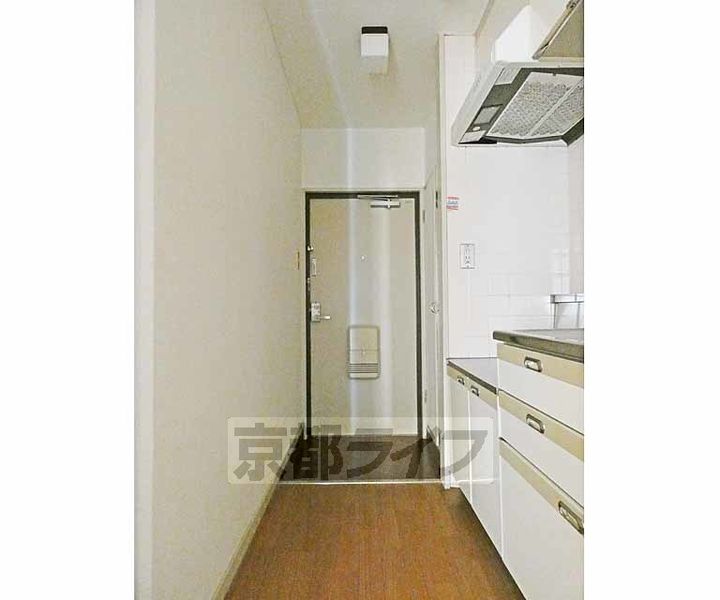 京都府京都市下京区七条御所ノ内北町の賃貸マンションの玄関