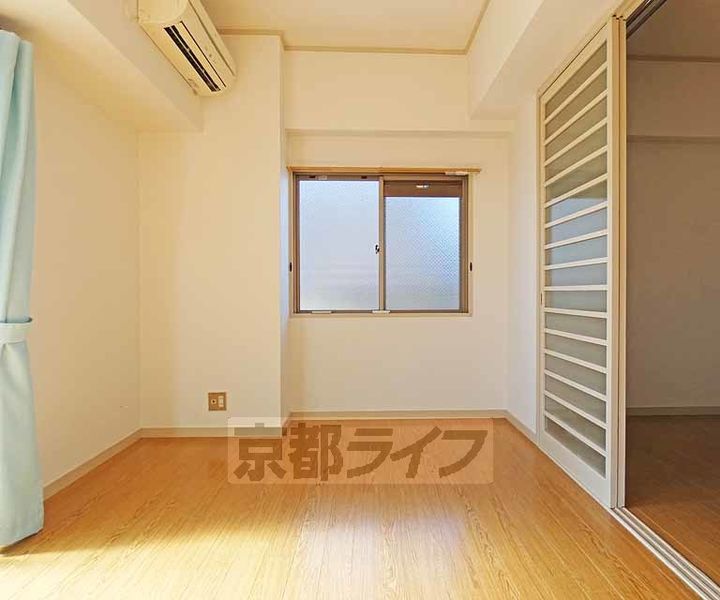 京都府京都市下京区七条御所ノ内北町の賃貸マンションの居間