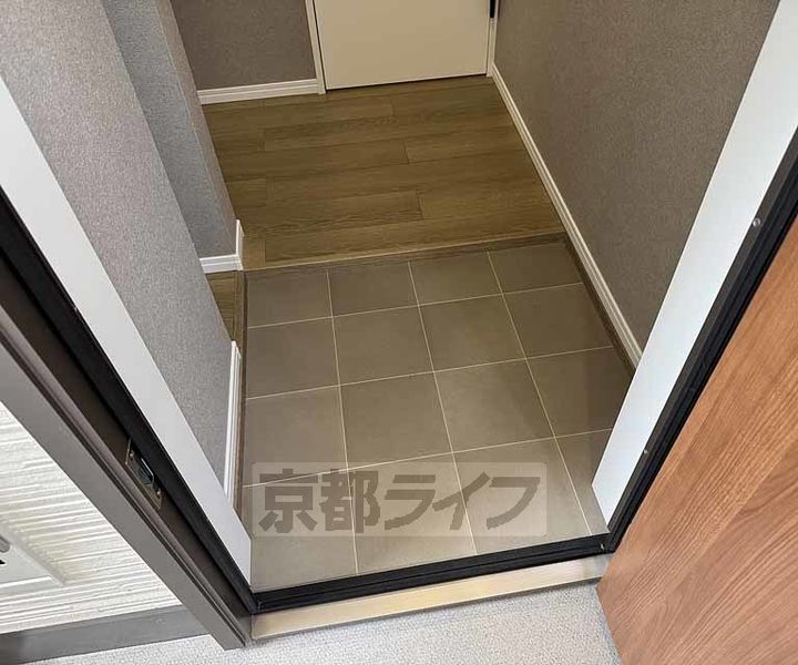 京都府京都市山科区椥辻西浦町の賃貸アパートの玄関