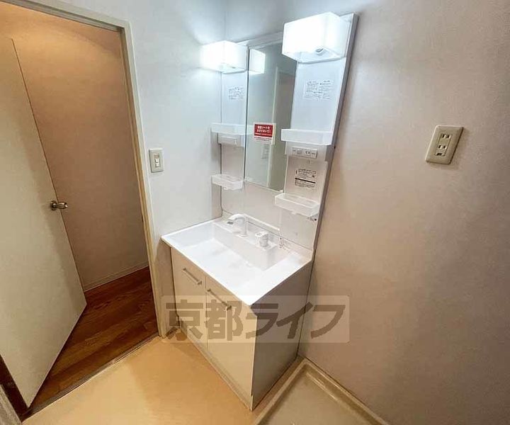 京都府京都市南区唐橋門脇町の賃貸マンションの内装