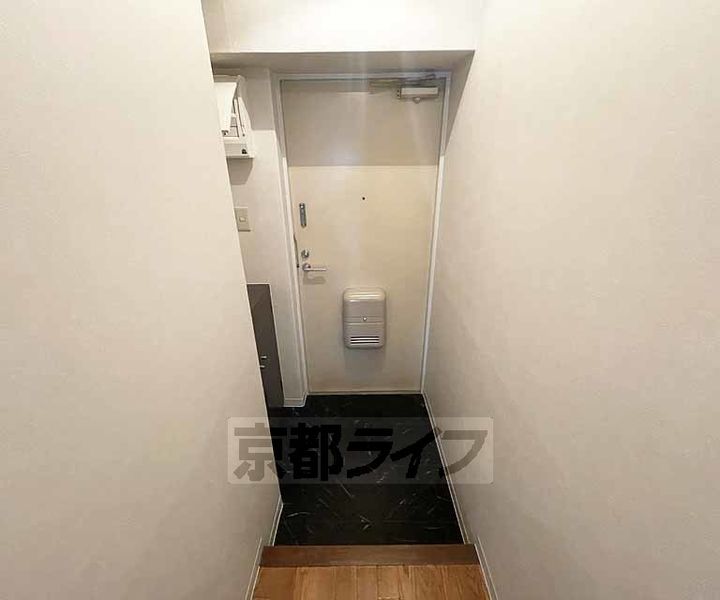 京都府京都市南区唐橋門脇町の賃貸マンションの玄関