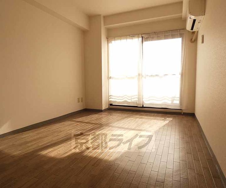 京都府京都市南区東九条松田町の賃貸マンションの居間