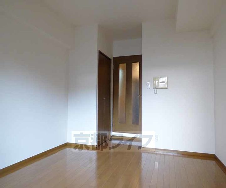 京都府京都市下京区松原通室町東入ル玉津島町の賃貸マンションの居間