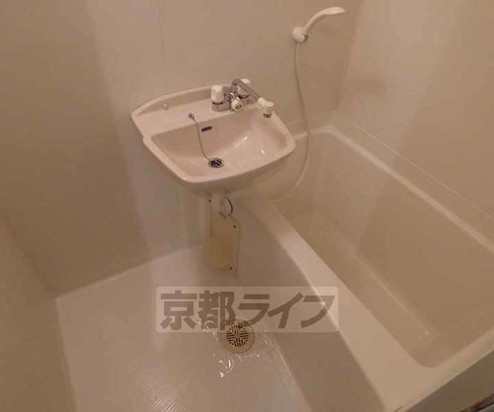 京都府京都市下京区松原通室町東入ル玉津島町の賃貸マンションの風呂
