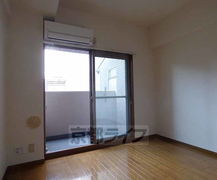 京都府京都市下京区松原通室町東入ル玉津島町の賃貸マンションの居間