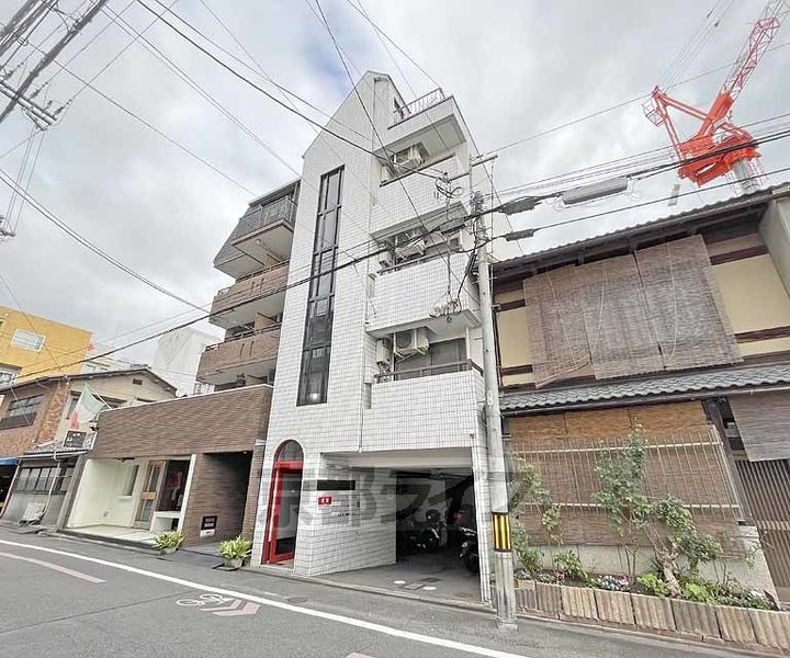 カーサ府庁前205の外観