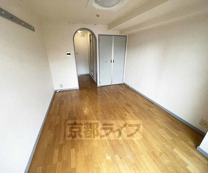 京都府京都市中京区池須町の賃貸マンションの居間