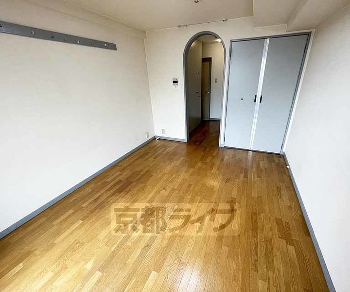 京都府京都市中京区池須町の賃貸マンションの居間