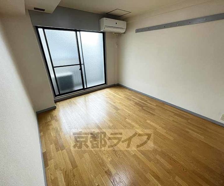 京都府京都市中京区池須町の賃貸マンションの居間