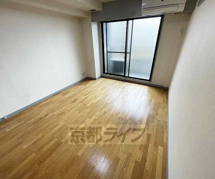 京都府京都市中京区池須町の賃貸マンションの居間
