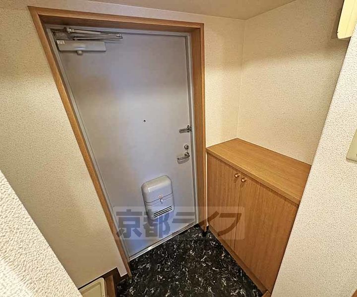 京都府京都市下京区立中町の賃貸マンションの玄関