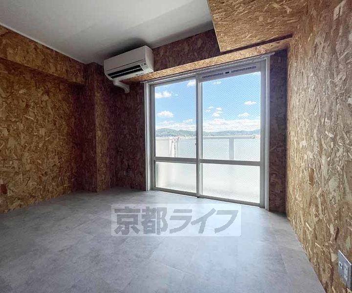 京都府京都市下京区平居町(西高瀬川筋五条下ル)の賃貸マンションの居間