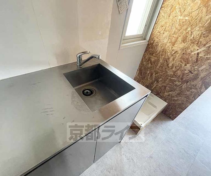 京都府京都市下京区平居町(西高瀬川筋五条下ル)の賃貸マンションのキッチン
