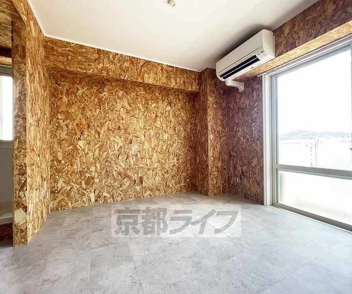 京都府京都市下京区平居町(西高瀬川筋五条下ル)の賃貸マンションの居間