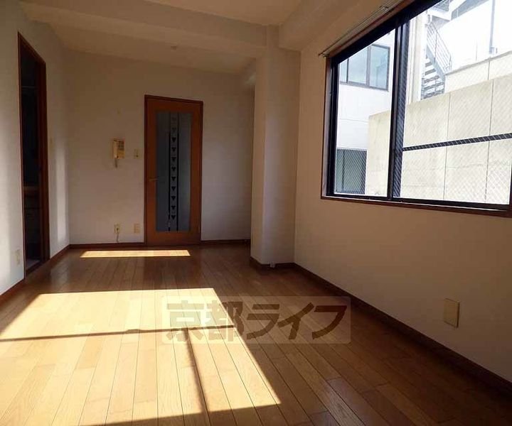 たけうちビル501の居間