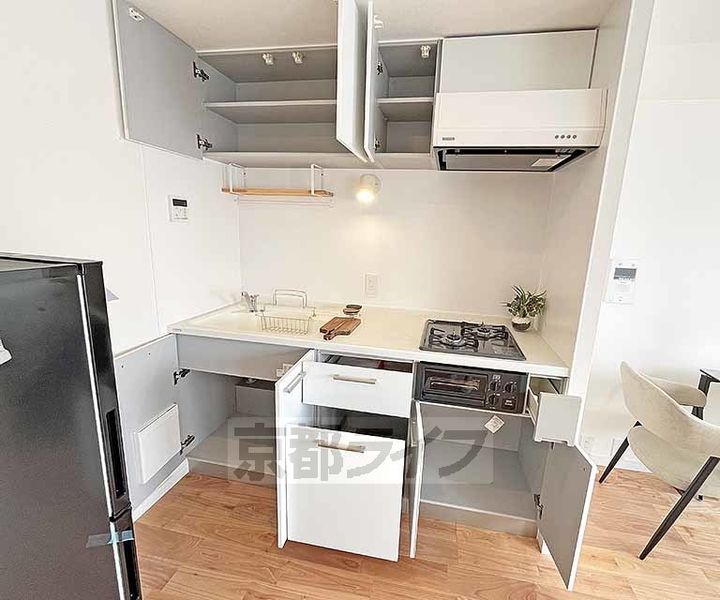京都府京都市中京区姉大宮町東側の賃貸マンションのキッチン