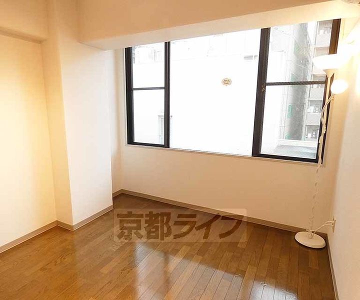 京都府京都市下京区安土町の賃貸マンションの居間